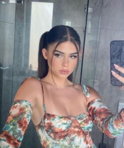 Leah Halton Age, Height, Wiki, Bio, Net Worth, Boyfriend & More